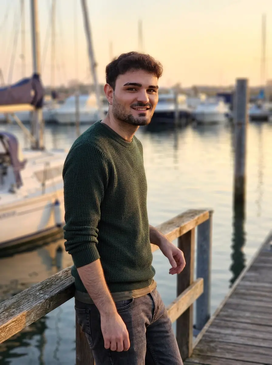 waterfront-dock dating photo background 3 — natural lifestyle